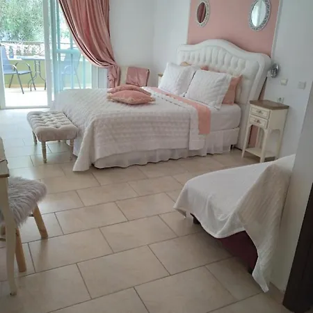 Irida Apartment *